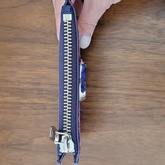 Marc Jacobs wallet in eclipse - Picture 4 of 4